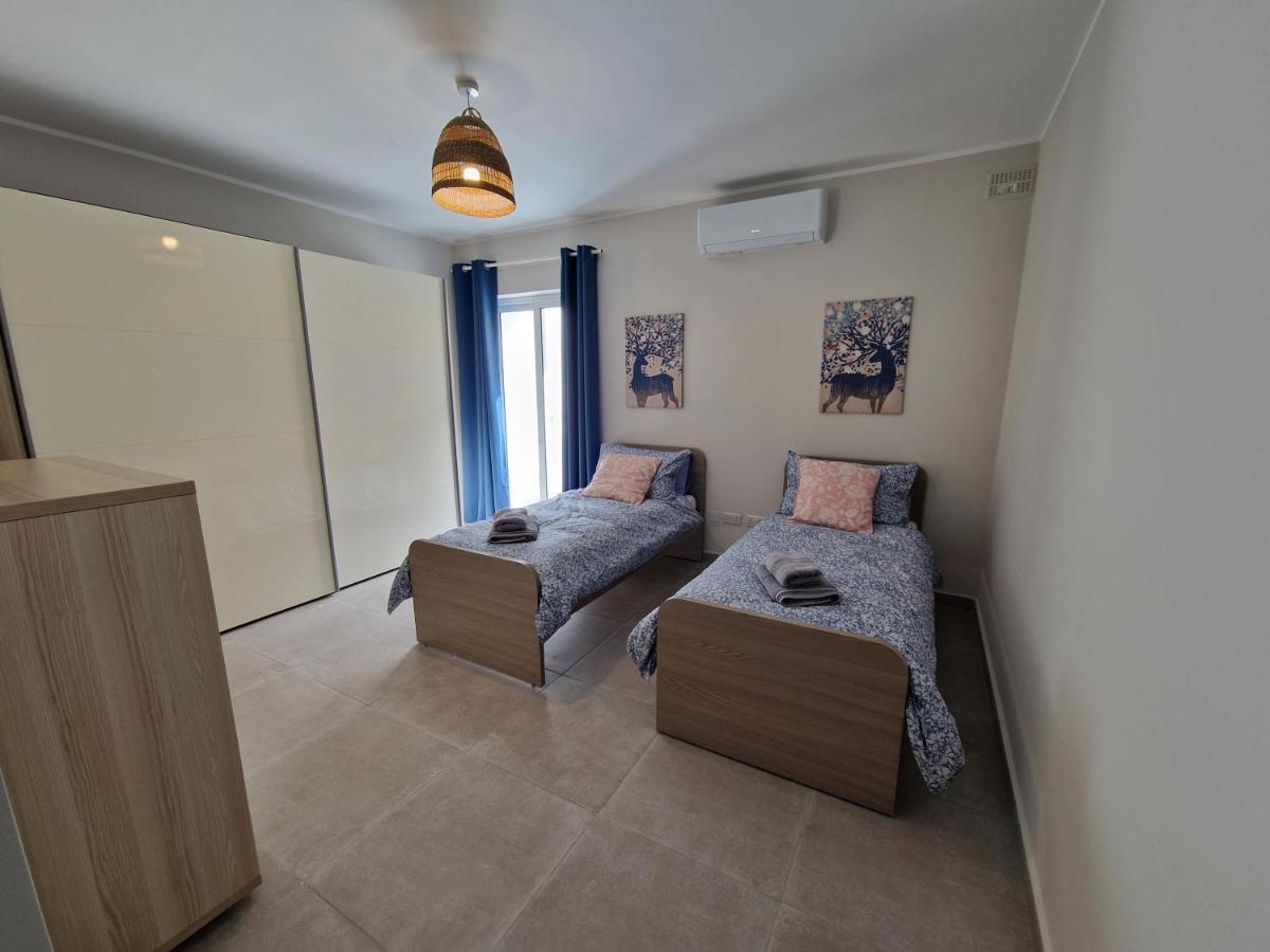 Apartment Comfort And Convenience Flat 4 Dad's Court