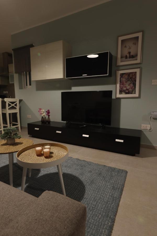Comfort And Convenience Flat 4 Dad's Court *