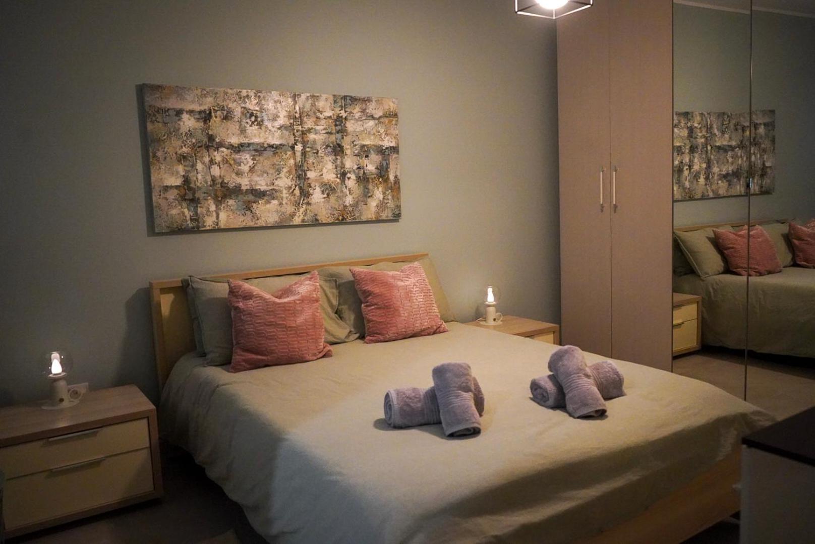 Apartment Comfort And Convenience Flat 4 Dad's Court