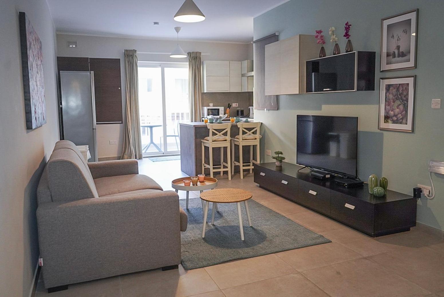 Apartment Comfort And Convenience Flat 4 Dad's Court *