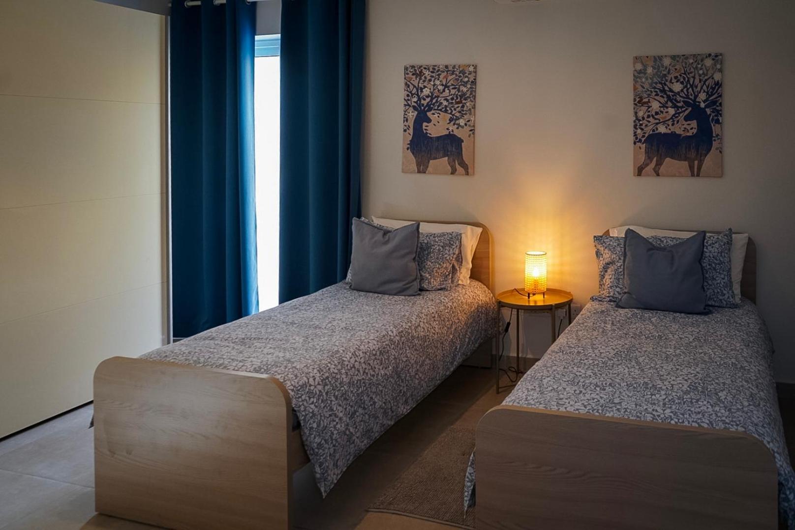 Comfort And Convenience Flat 4 Dad's Court