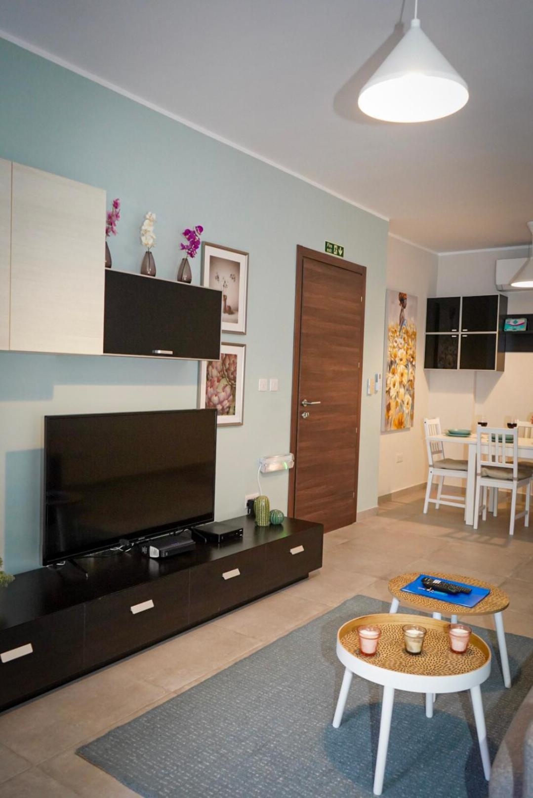 Apartment Comfort And Convenience Flat 4 Dad's Court