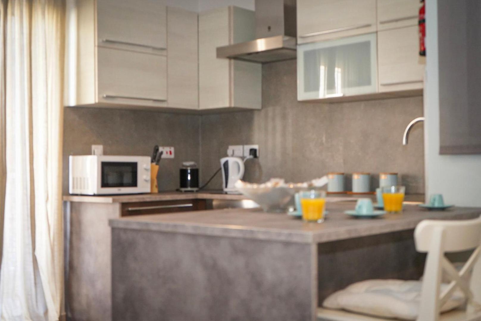 Apartment Comfort And Convenience Flat 4 Dad's Court