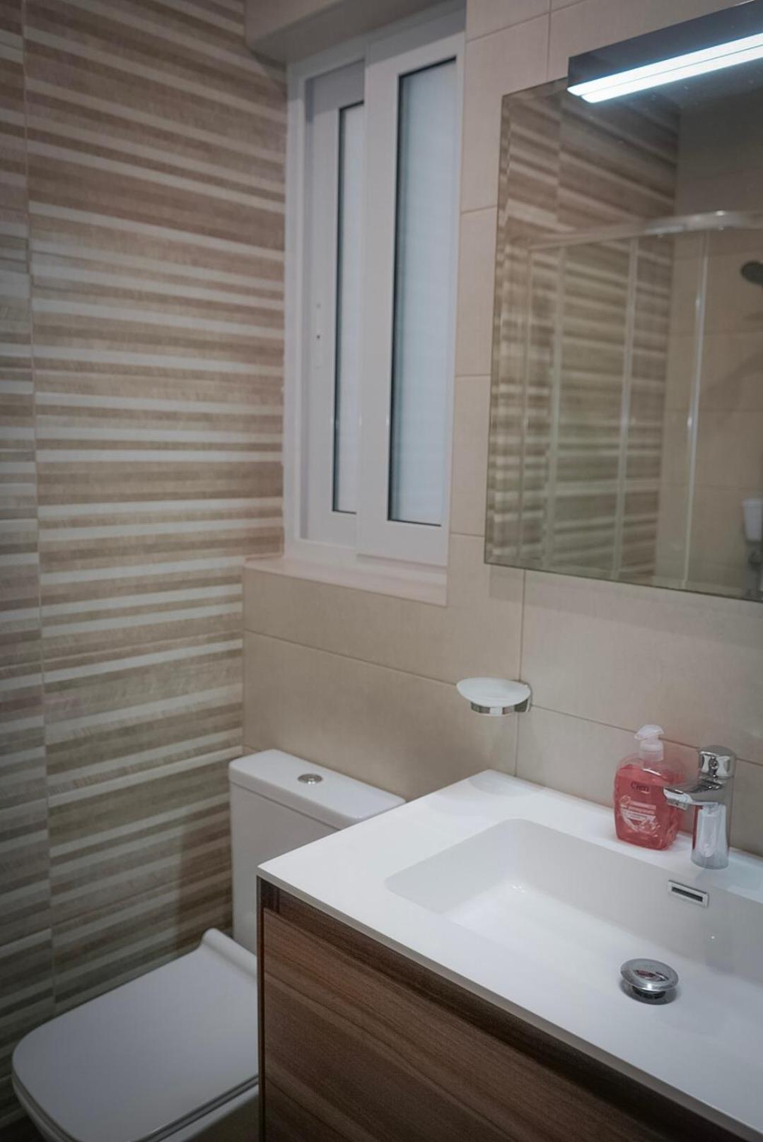 Comfort And Convenience Flat 4 Dad's Court